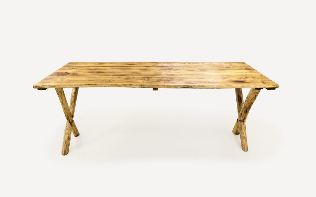 Tavolo “Naked” in legno